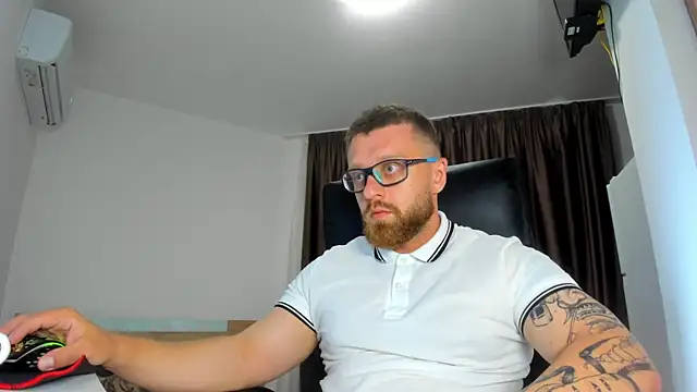 Snapshot of Findom_guy chatting on June 24, 5:22 pm Findom guy online show from June 24, 5:22 pm