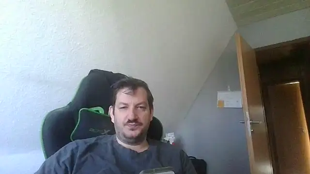 Snapshot of Golffahrer1982 chatting on September 22, 8:31 am Golffahrer1982 online show from September 22, 8:31 am