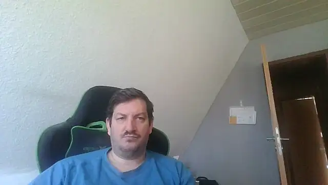 Snapshot of Golffahrer1982 chatting on October 5, 10:17 am Golffahrer1982 online show from October 5, 10:17 am