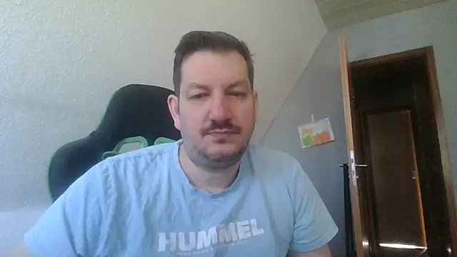 Snapshot of Golffahrer1982 chatting on March 10, 8:51 am Golffahrer1982 online show from March 10, 8:51 am