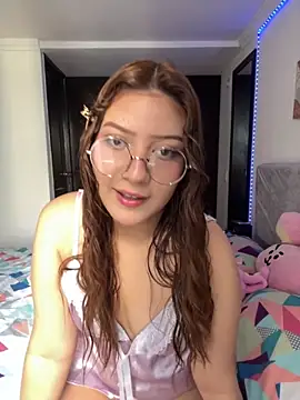 Zoe Lennoxx online show from September 19, 9:30 pm