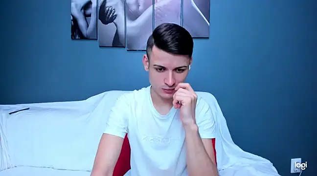 Snapshot of andboyfor6 chatting on December 22, 12:38 pm andboyfor6 online show from December 22, 12:38 pm