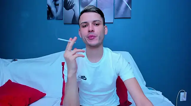 Snapshot of andboyfor6 chatting on February 5, 4:47 pm andboyfor6 online show from February 5, 4:47 pm