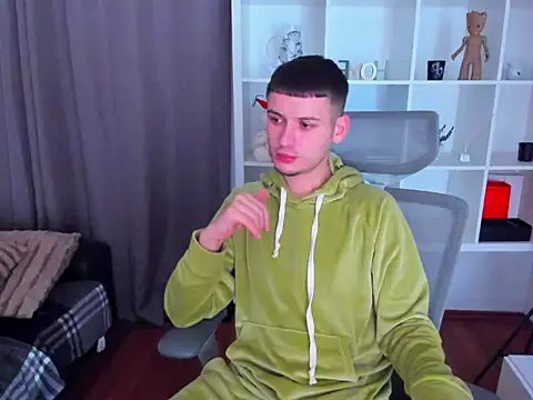 andboyfor6 online show from December 16, 8:51 am