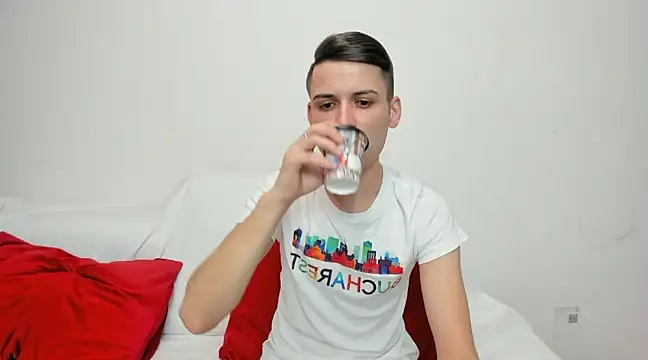 Snapshot of andboyfor6 chatting on December 11, 8:15 am andboyfor6 online show from December 11, 8:15 am