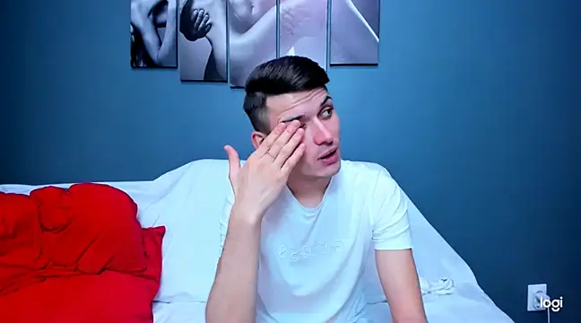 Snapshot of andboyfor6 chatting on December 22, 3:44 pm andboyfor6 online show from December 22, 3:44 pm