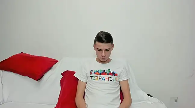 Snapshot of andboyfor6 chatting on December 11, 5:10 am andboyfor6 online show from December 11, 5:10 am