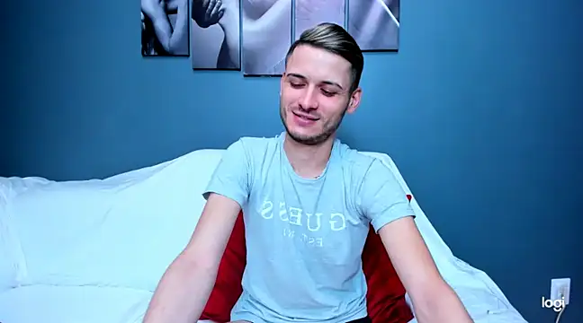 Snapshot of andboyfor6 chatting on January 19, 12:39 pm andboyfor6 online show from January 19, 12:39 pm