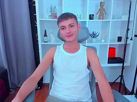 Snapshot of andboyfor6 chatting on September 11, 1:33 pm andboyfor6 online show from September 11, 1:33 pm