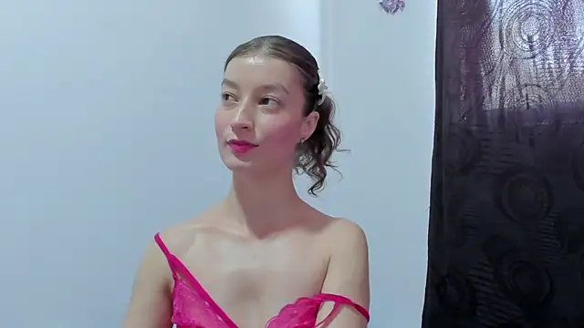 Snapshot of MiiaVolkova chatting on September 17, 4:53 pm MiiaVolkova online show from September 17, 4:53 pm