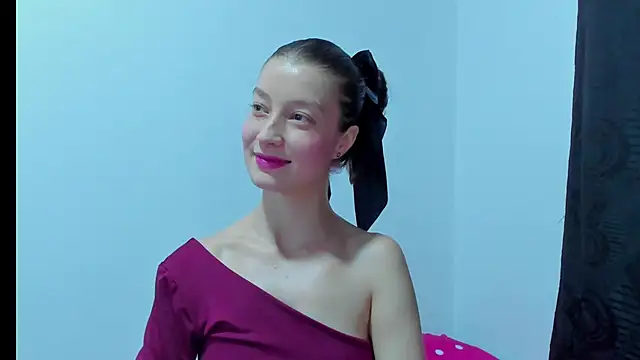 Snapshot of MiiaVolkova chatting on October 3, 11:17 pm MiiaVolkova online show from October 3, 11:17 pm