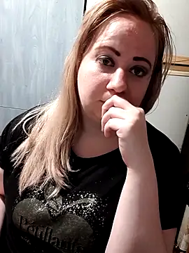 D Marinna online show from February 21, 7:05 pm