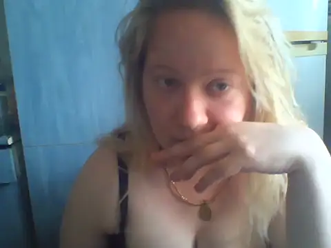 Snapshot of D_Marinna chatting on June 4, 9:14 am D Marinna online show from June 4, 9:14 am