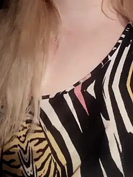 D Marinna online show from December 13, 8:04 pm