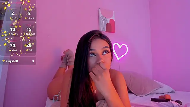 Sophiietaylor online show from March 19, 2:27 am