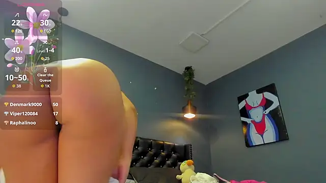 Sophiietaylor online show from November 8, 11:30 pm