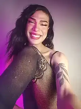 Snapshot of Victor-and-shelly chatting on October 5, 7:21 am Victor-and-shelly online show from October 5, 7:21 am