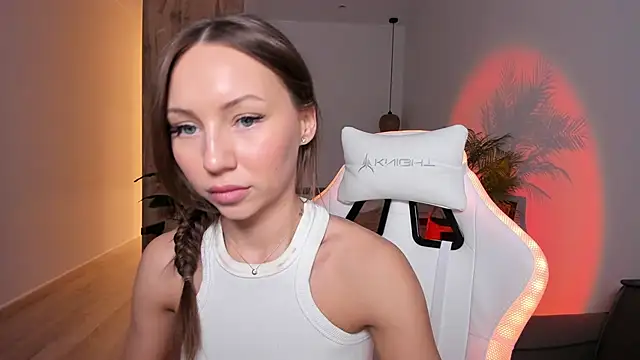 Snapshot of LilyRaisa chatting on January 18, 4:16 am LilyRaisa online show from January 18, 4:16 am