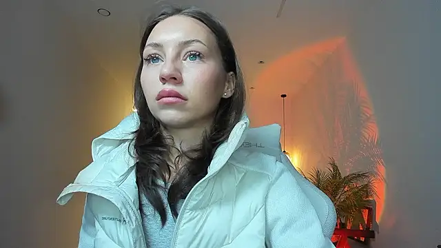 Snapshot of LilyRaisa chatting on February 13, 3:39 am LilyRaisa online show from February 13, 3:39 am