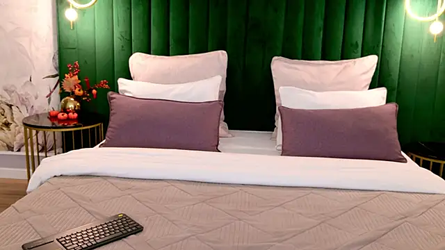 LilyRaisa online show from November 8, 3:10 am