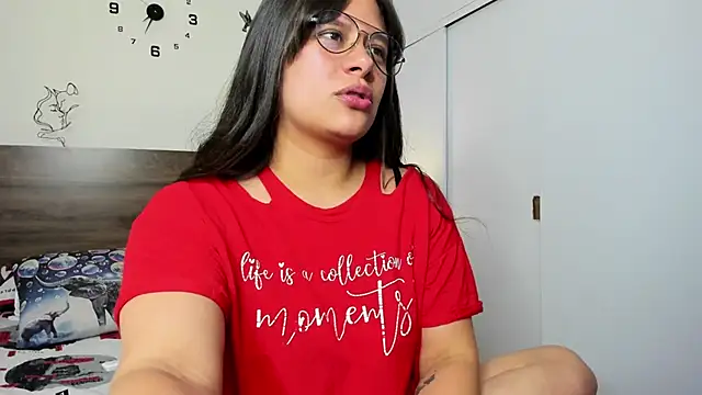 Snapshot of emily_adams01 chatting on June 17, 12:32 am emily adams01 online show from June 17, 12:32 am