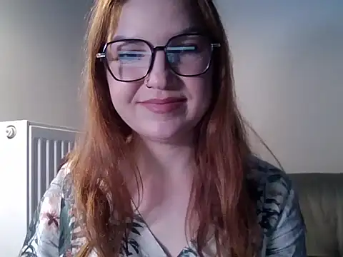 Snapshot of MartinePrettyFeet chatting on November 19, 7:08 am MartinePrettyFeet online show from November 19, 7:08 am