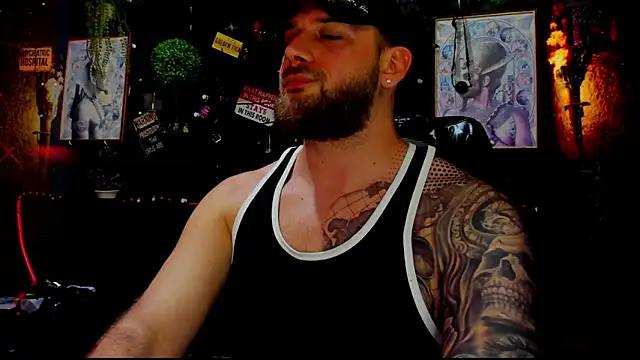 Snapshot of LexXHardy chatting on June 5, 6:52 am LexXHardy online show from June 5, 6:52 am