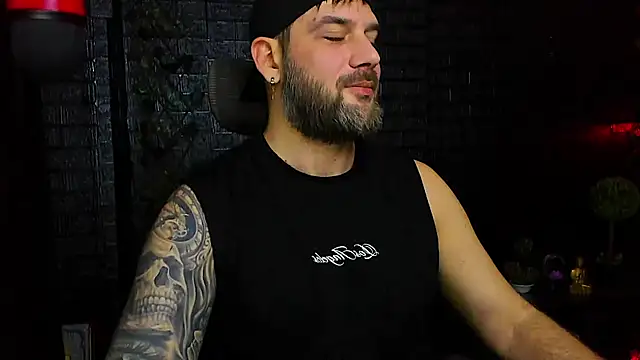 Snapshot of LexXHardy chatting on November 18, 11:13 am LexXHardy online show from November 18, 11:13 am