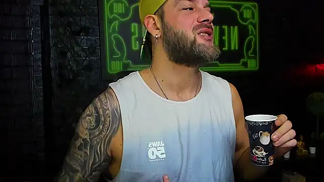 Snapshot of LexXHardy chatting on November 15, 7:56 am LexXHardy online show from November 15, 7:56 am