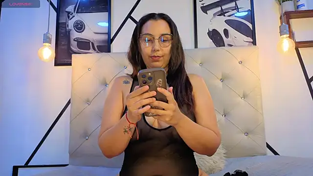 violetasimonz online show from June 3, 8:35 pm