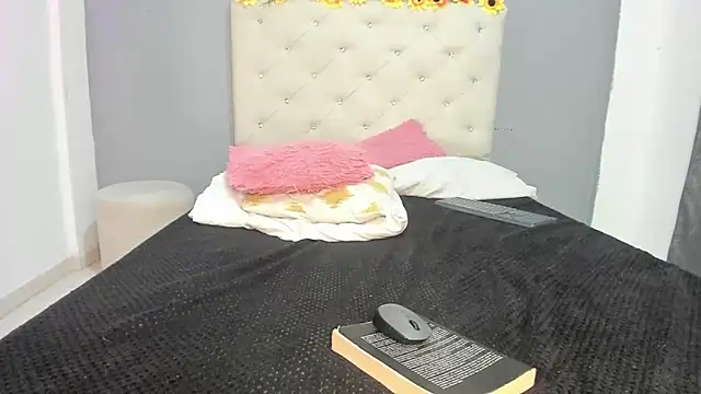 Snapshot of violetasimonz chatting on January 28, 7:00 pm violetasimonz online show from January 28, 7:00 pm