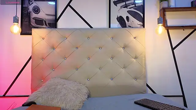 violetasimonz online show from May 14, 9:45 pm