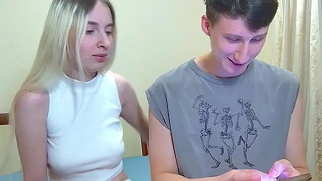 Snapshot of MiaAndWilliam chatting on September 29, 5:51 pm MiaAndWilliam online show from September 29, 5:51 pm