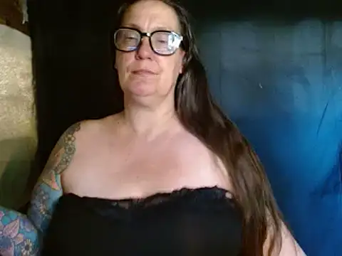 SimoneMoore online show from April 16, 10:45 pm