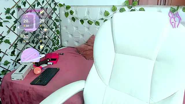 Snapshot of Andrea_Williams24 chatting on November 25, 2:50 pm Andrea Williams24 online show from November 25, 2:50 pm