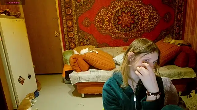 Kathlyn  Heath online show from March 29, 7:04 pm