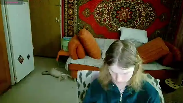 Kathlyn  Heath online show from March 28, 7:59 pm