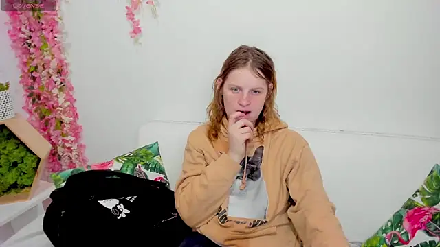 Kathlyn  Heath online show from February 14, 1:44 pm