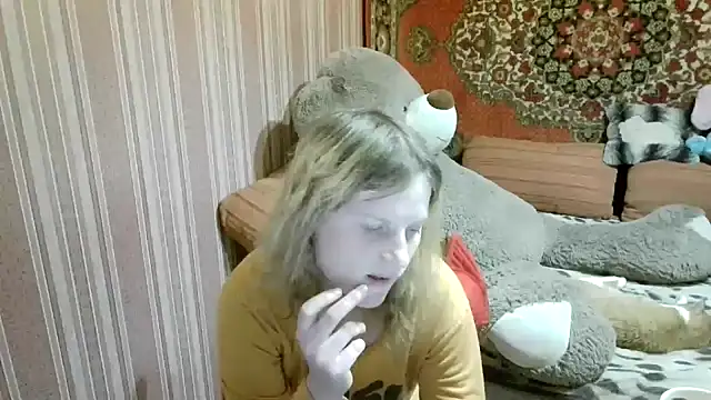 Kathlyn  Heath online show from December 16, 3:38 pm