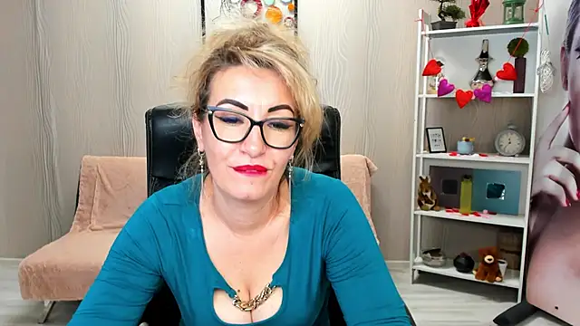 Cassandra Hotty online show from February 14, 7:38 am