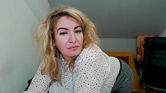 Cassandra Hotty online show from February 24, 3:23 am