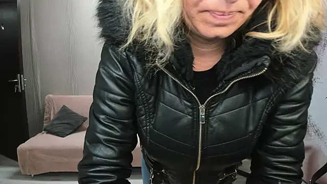 Cassandra Hotty online show from April 22, 2:51 am