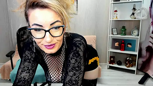 Cassandra Hotty online show from March 4, 7:41 am