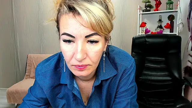 Cassandra Hotty online show from February 17, 4:20 am