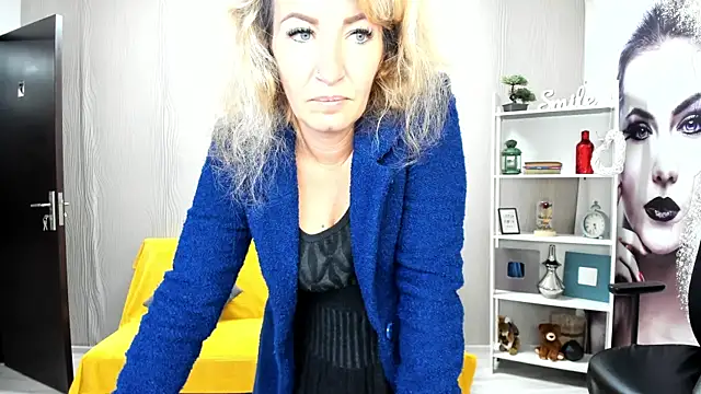 Cassandra Hotty online show from October 1, 3:22 am