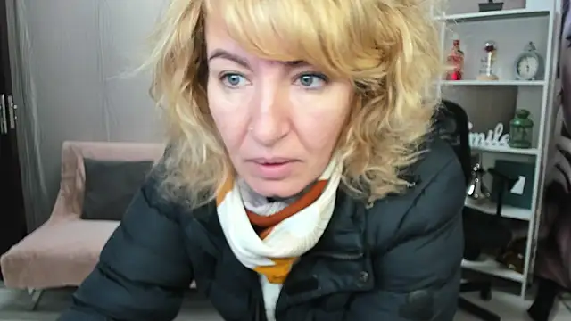 Cassandra Hotty online show from February 12, 4:23 am