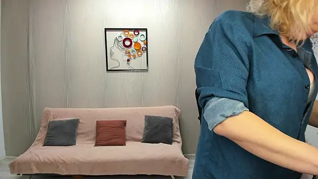 Cassandra Hotty online show from April 1, 3:19 am