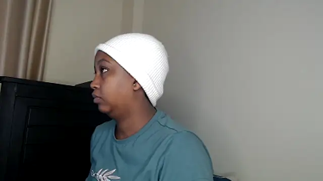 NIKKIE LOVE online show from March 31, 7:32 am