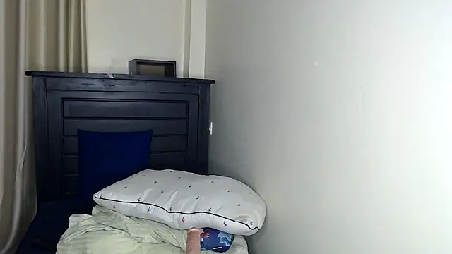 NIKKIE LOVE online show from February 8, 9:29 am