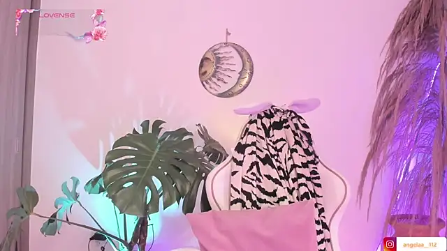 Snapshot of Anngel_1 chatting on November 16, 4:12 pm Anngel 1 online show from November 16, 4:12 pm